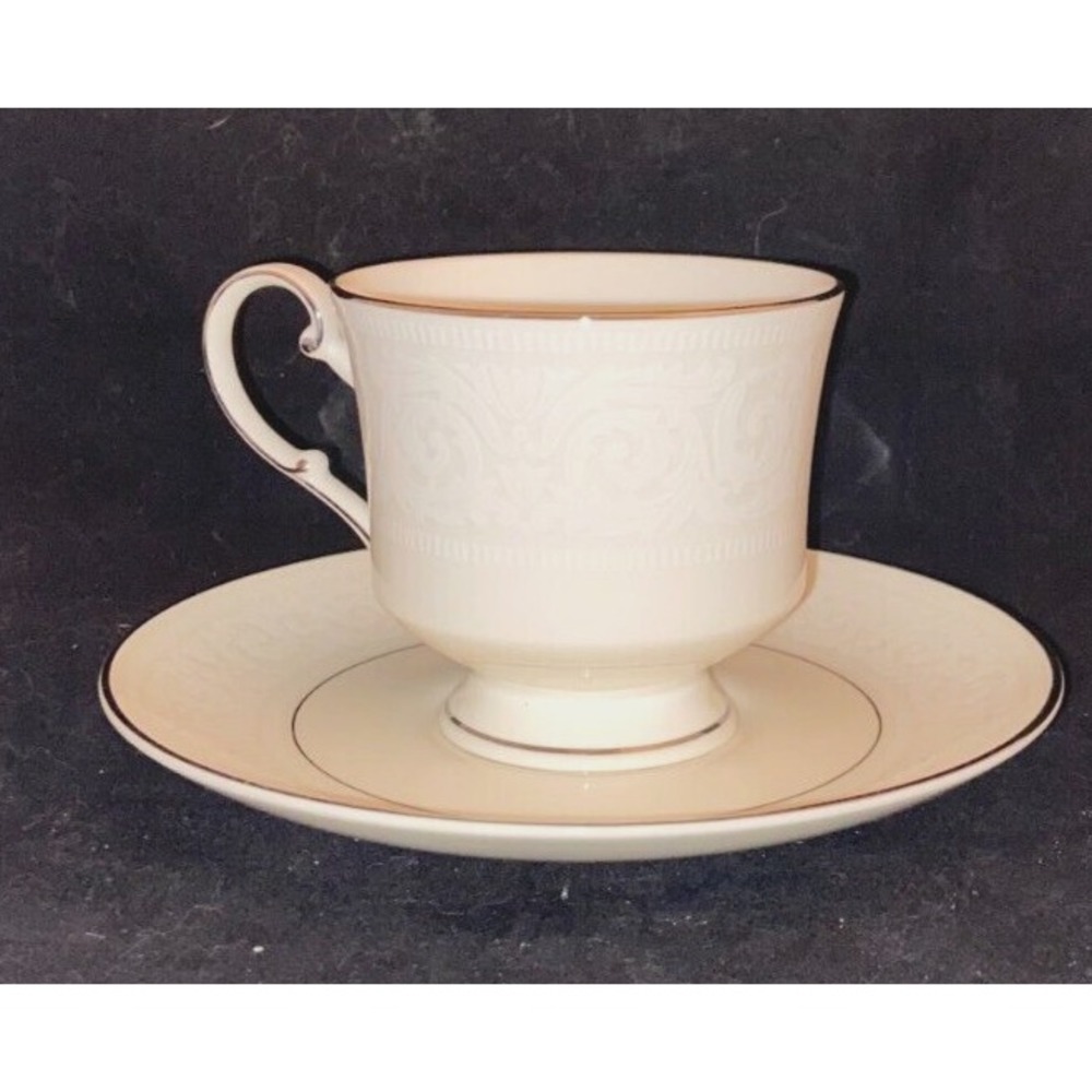 Mikasa Bridal‎ Lace Teacup Cup & Saucer Set (s) White on Ivory Bone China A9101